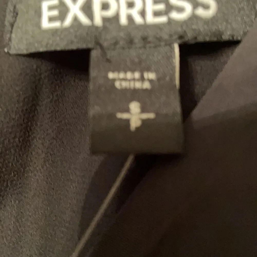 🎉🎉🎉HP🎉🎉🎉Nwt Express Sz SP Black zip back fan cap sleeves - Picture 5 of 9